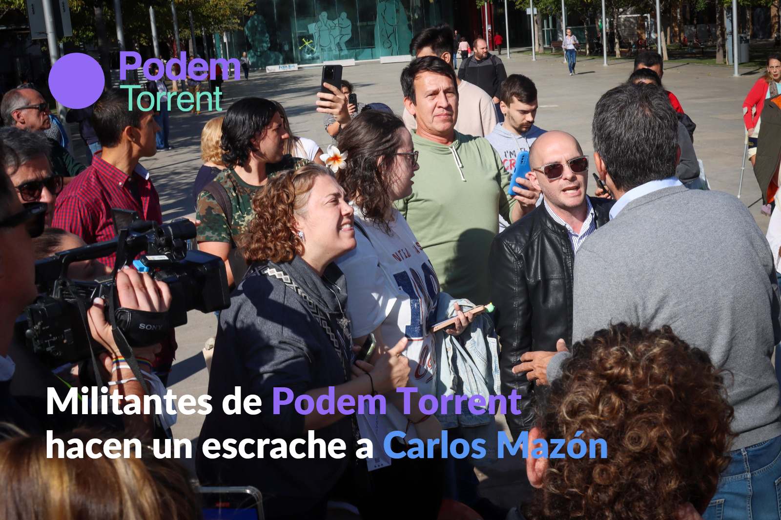 Militantes de Podem Torrent hacen un escrache a Carlos Mazón